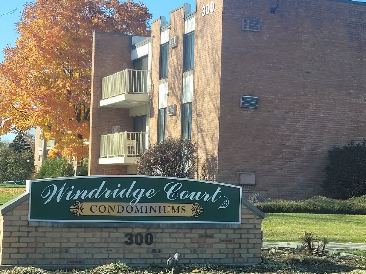Condominiums Rented Windridge Courts Addison Illinois, 300 Fullerton