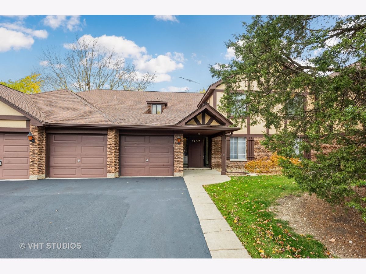 Condos & Townhomes Rented Briarcliffe Lakes Wheaton Illinois, 1752 Plymouth