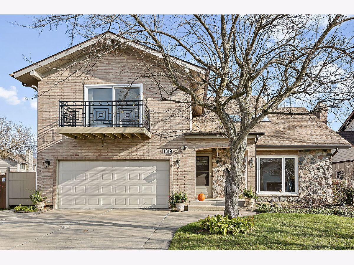 Homes Sold Foxdale Addison Illinois, 1319 Saddle Row