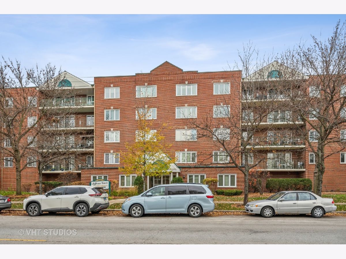 Condominiums Sold Jefferson Courte Chicago Illinois, 4848 Central