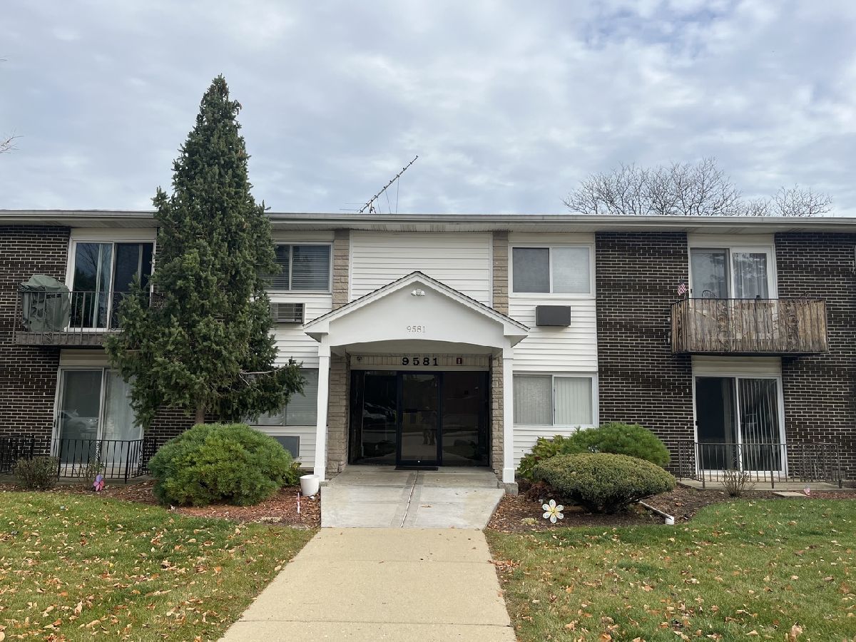 Condominiums Sold Coventry Place Des Plaines Illinois, 9581 Dee