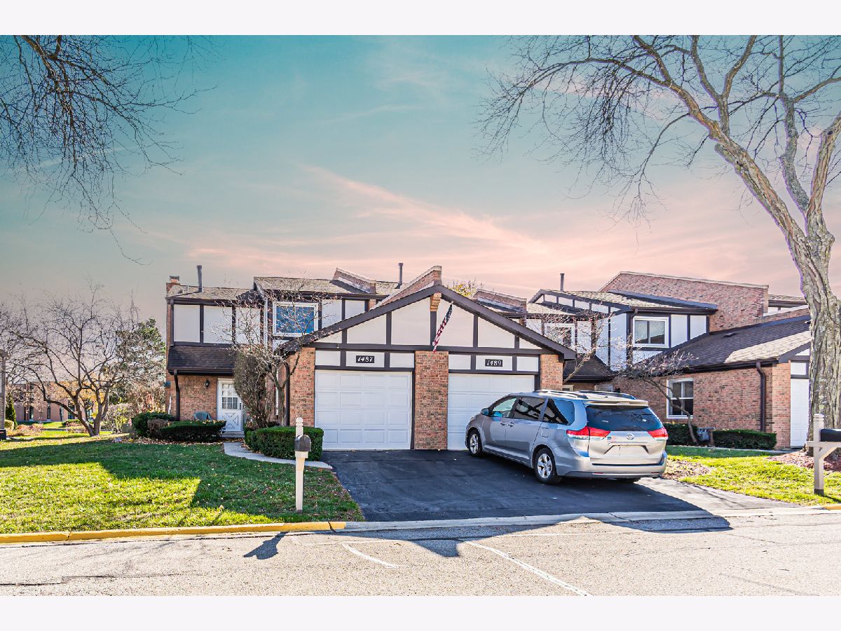 Townhomes Sold Roundtree Commons Elk Grove Village Illinois, 1487 Circle