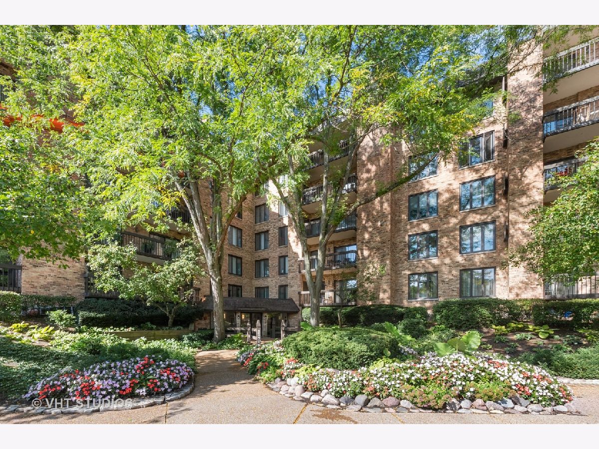 Mission Hills Northbrook IL, Condos & Townhomes & Homes For Sale & For