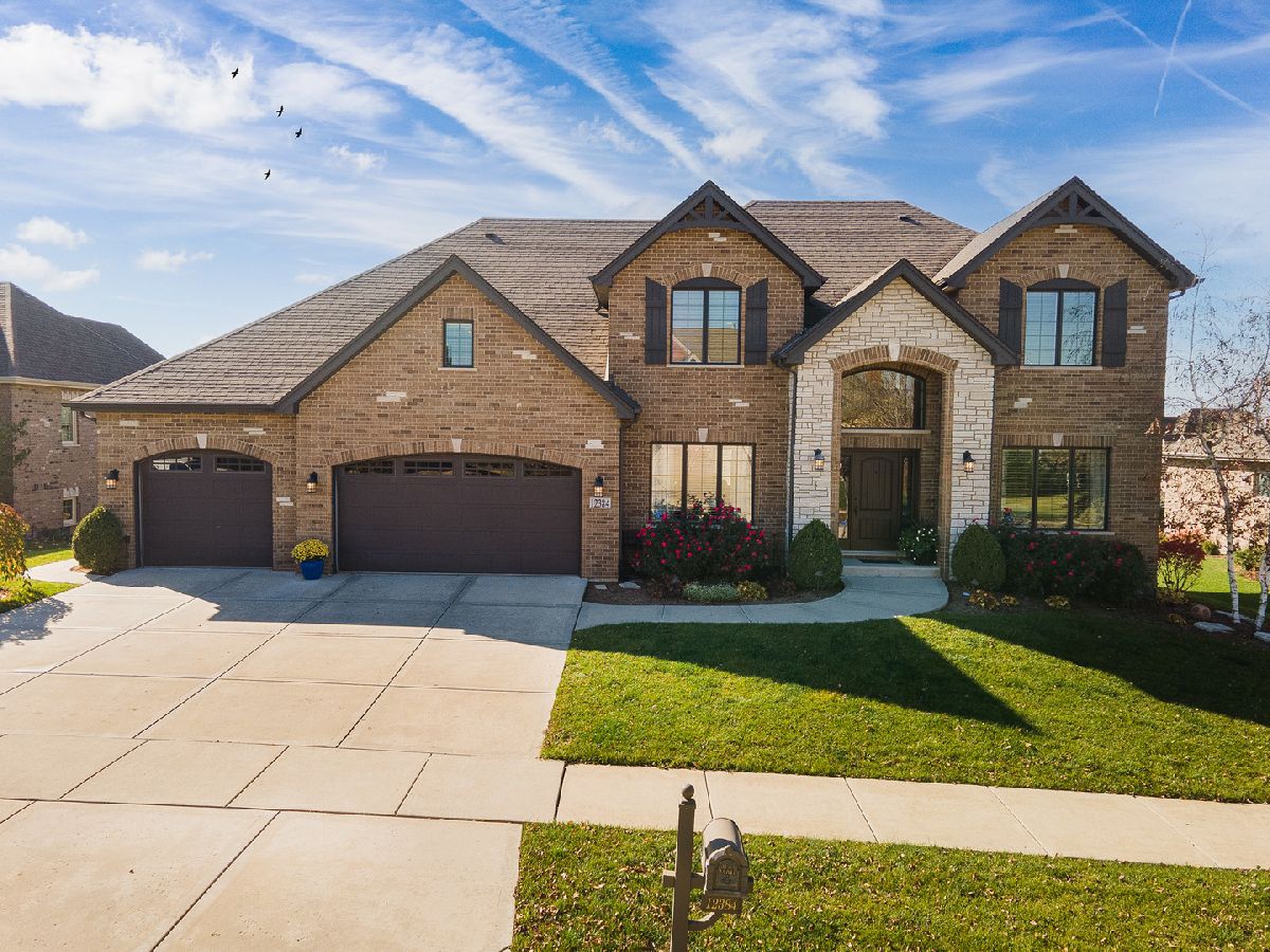 Homes & Condos & Townhomes Sold Briarcliffe Estates Lemont Illinois, 12384 Thornberry