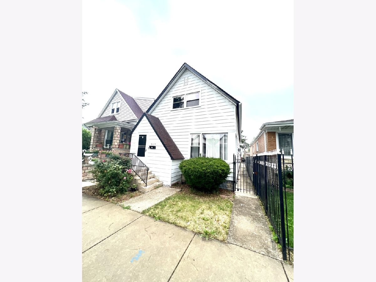 Homes & Condos & Townhomes Rented West Eldson Chicago Illinois, 5137 Trumbull