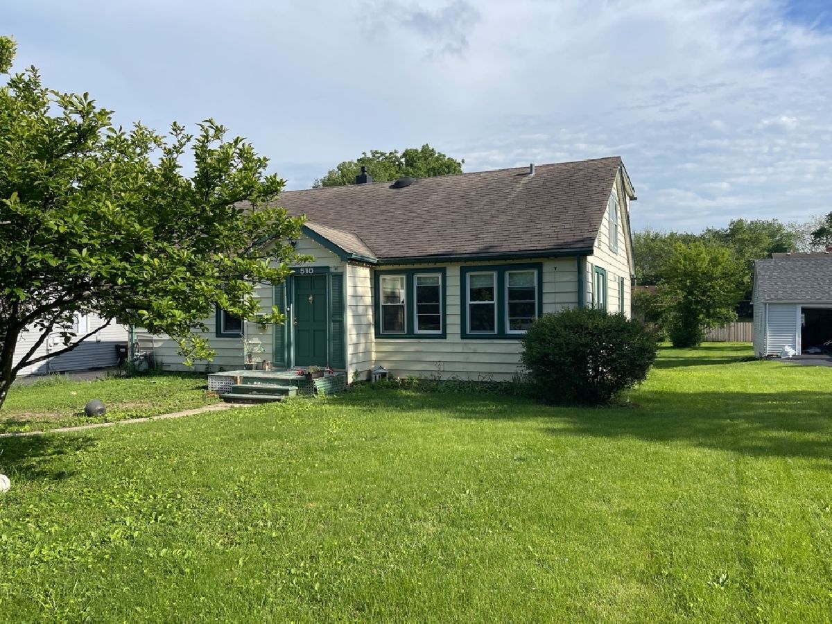 Homes Rented Hobarts Woodstock Illinois, 510 Burbank