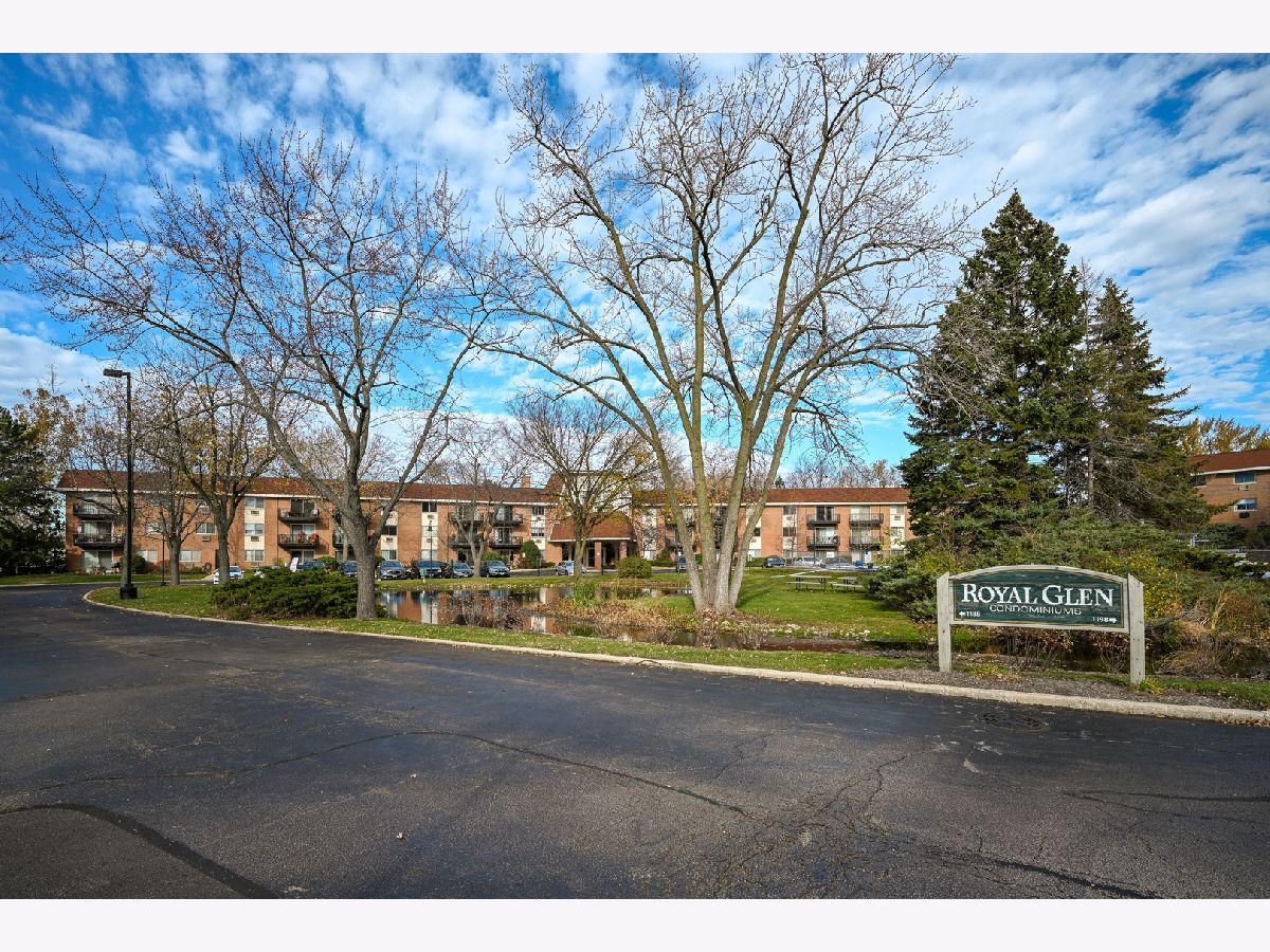Condominiums Sold Royal Glen Glen Ellyn Illinois, 1188 Royal Glen