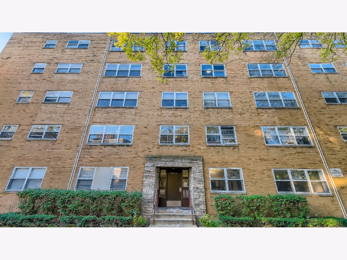 Condos & Townhomes Sold Stanford Courts Chicago Illinois, 1961 Hood