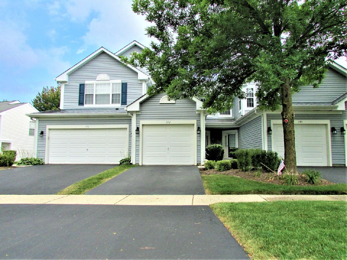 Townhomes & Condos Rented North Star Lake In The Hills Illinois, 142 Harvest Gate