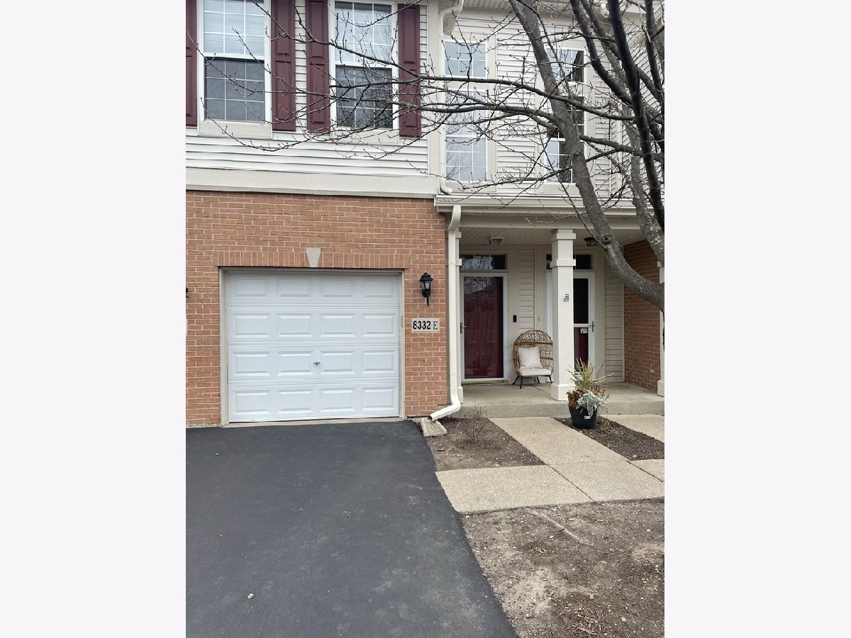 Condos & Townhomes Sold Asbury Woods Justice Illinois, 8332 Concord