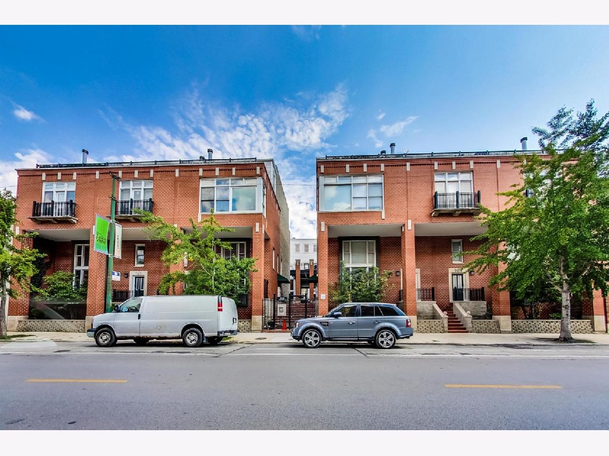 Condominiums Rented Ivy Lane Chicago Illinois, 2843 Lincoln