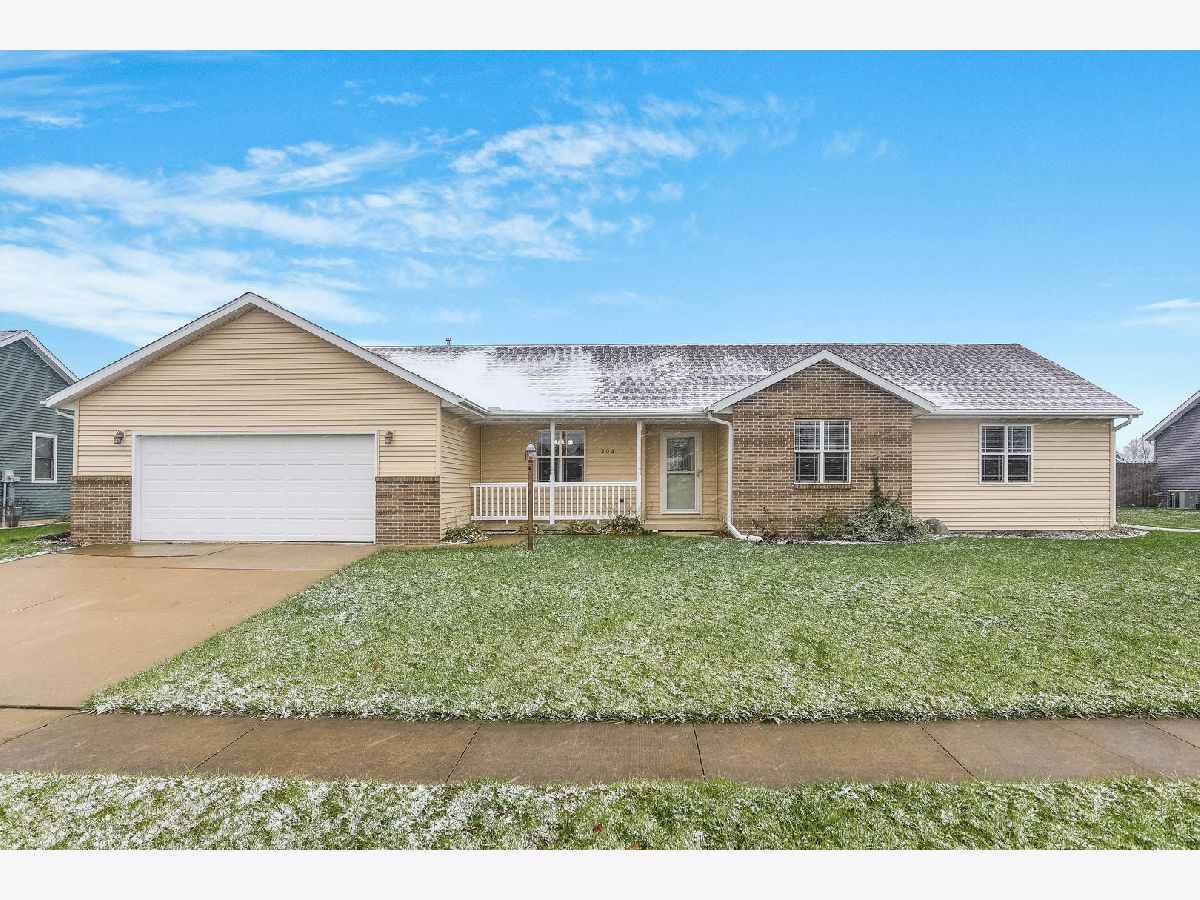 Homes & Condos & Townhomes Sold Heritage Fisher Illinois, 303 Robert