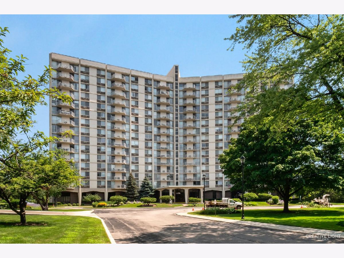 Oak Brook Towers Oak Brook IL, Condos & Townhomes For Sale & For Rent