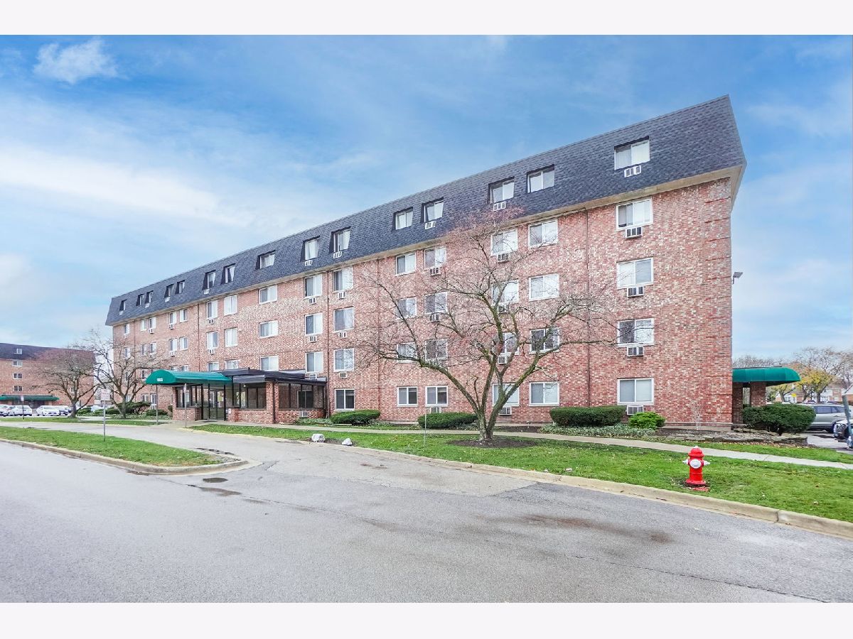 Condominiums Sold Shannon Court Streamwood Illinois, 5011 Valley