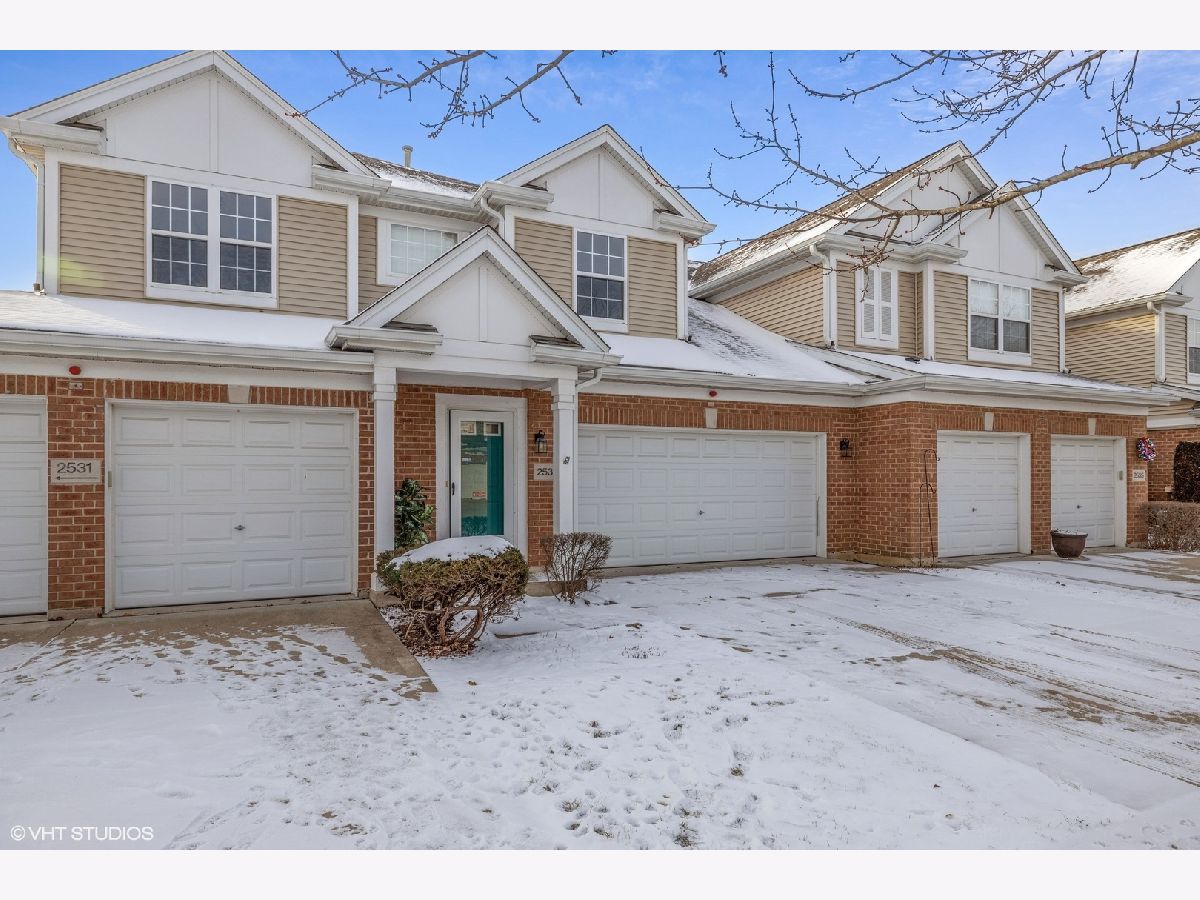 Townhomes & Homes Sold Westchester Woods Westchester Illinois, 2533 Camberley