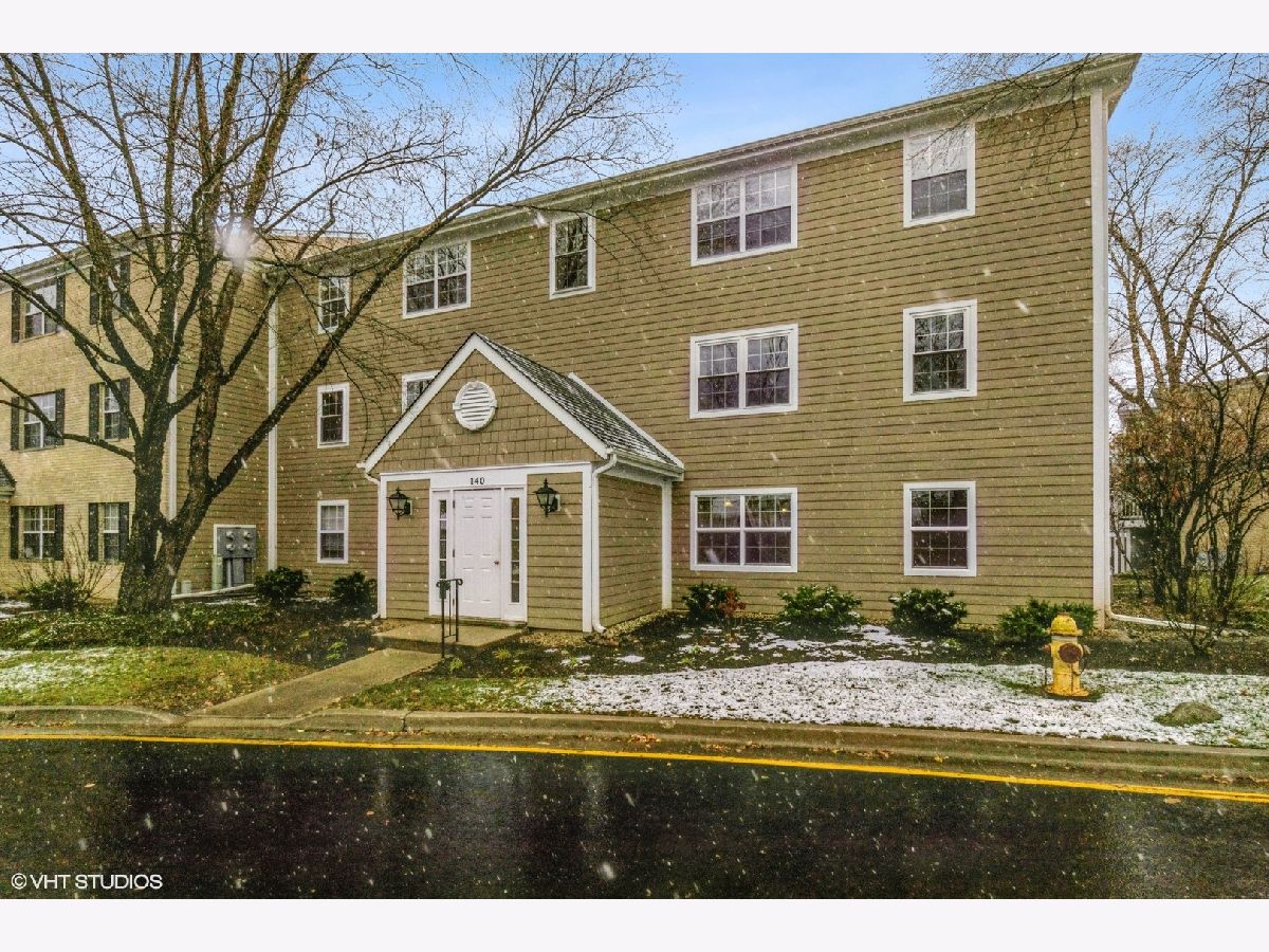 Condominiums Rented Cambridge Green Libertyville Illinois, 140 Winchester