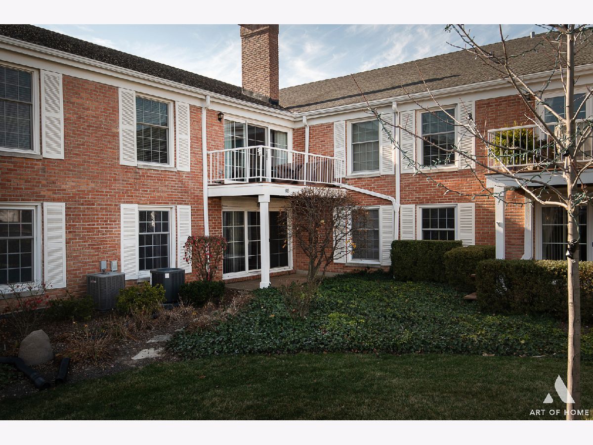 Condos & Townhomes & Homes Sold Carriage Way Burr Ridge Illinois, 124 Carriage Way