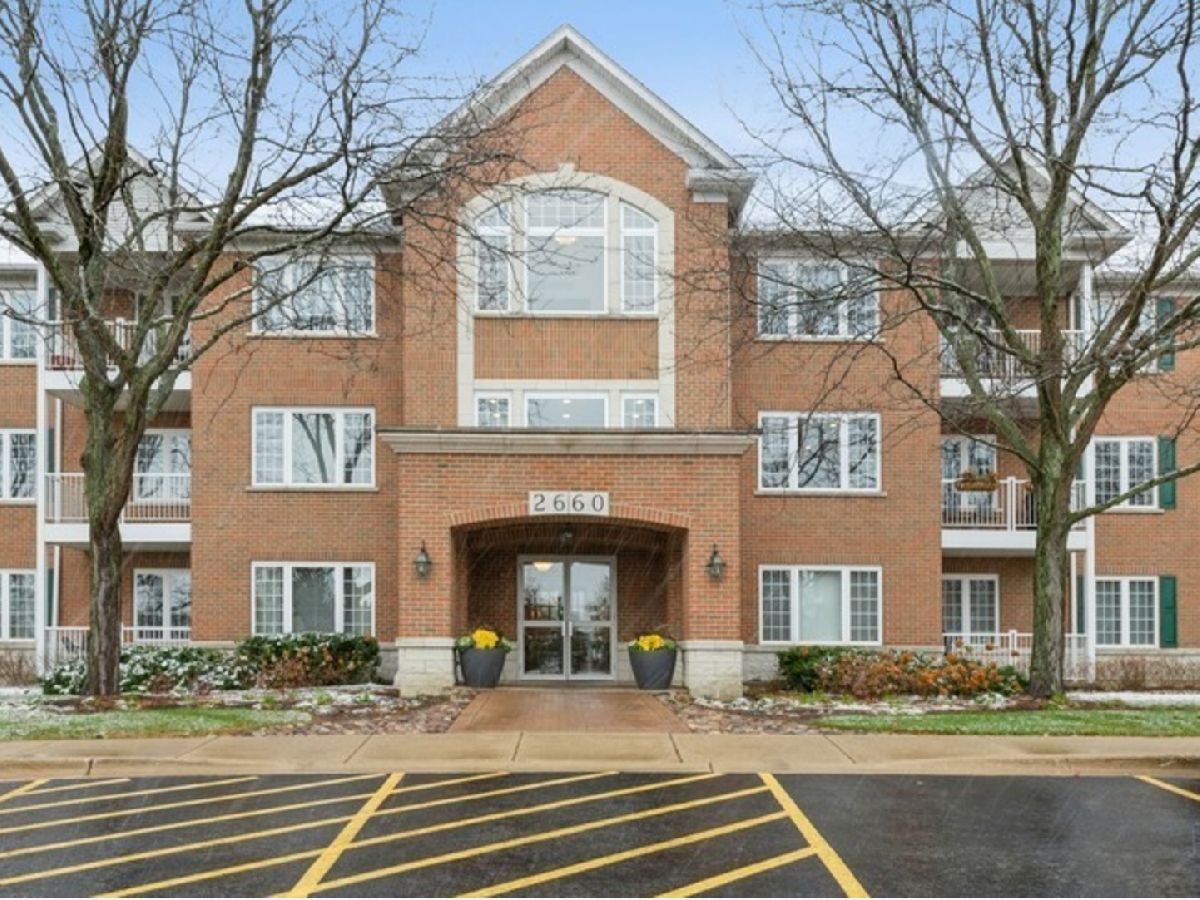 Townhomes & Condos & Homes Rented Heatherfield Glenview Illinois, 2660 Summit