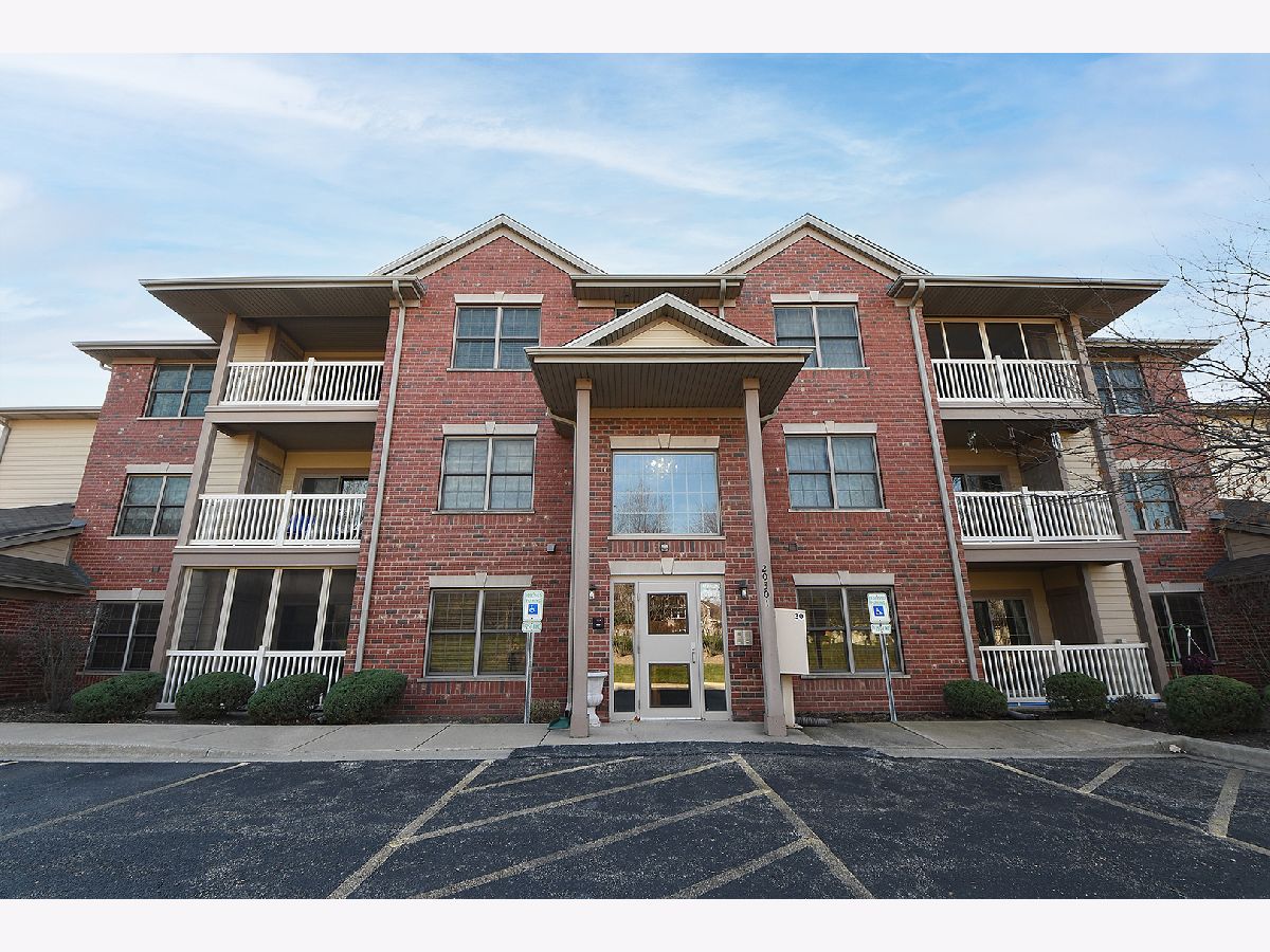 Townhomes & Condos Sold Hawthorne Lakes Frankfort Illinois, 20301 Pine Hill