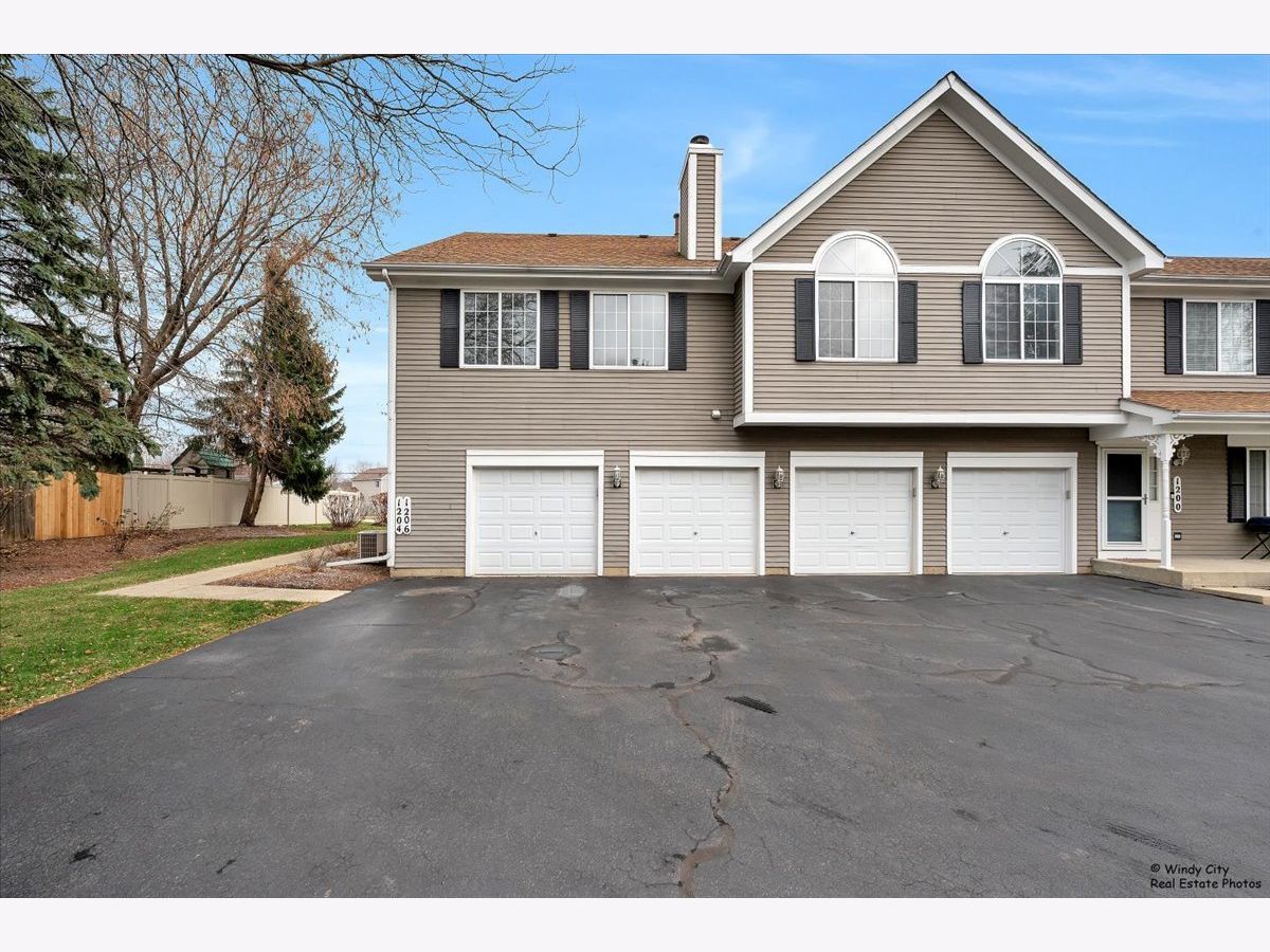 1206 Sandhurst Lane, South Elgin, Illinois 60177 MLS 11675162