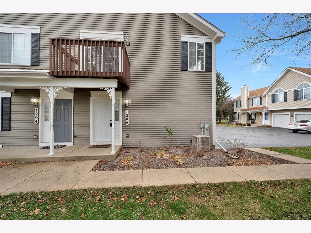 1206 Sandhurst Lane, South Elgin, Illinois 60177 MLS 11675162