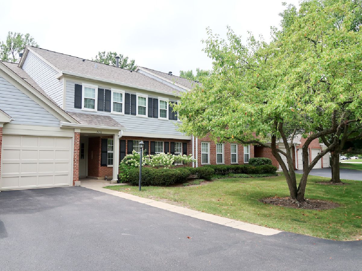 Arlington Club Wheeling IL, Townhomes & Condos For Sale & For Rent