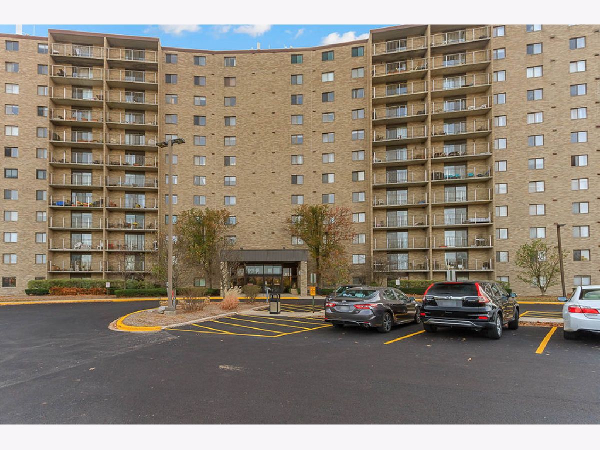 Lake Hinsdale Towers Willowbrook IL, Condominiums For Sale & For Rent Sadie Winter Dana Cohen