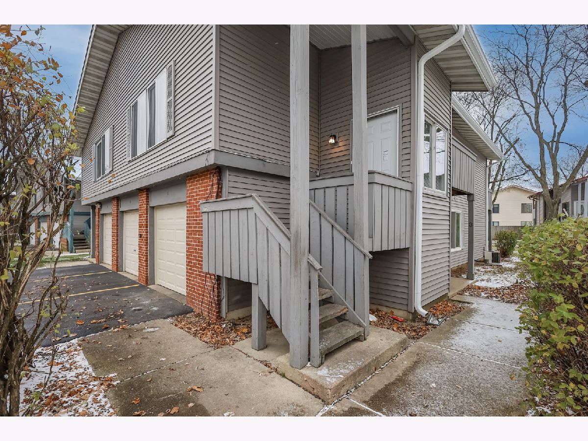 Townhomes & Condos Sold Country Lane Bolingbrook Illinois, 1 Elm