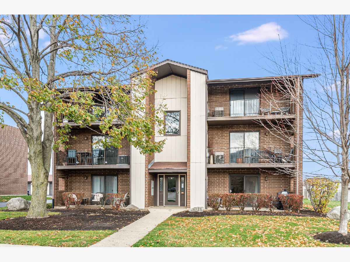 Condominiums Sold River Shores Naperville Illinois, 1233 Chalet