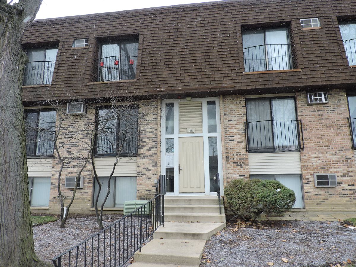 Condominiums Sold Watersedge Glendale Heights Illinois, 205 Waters Edge