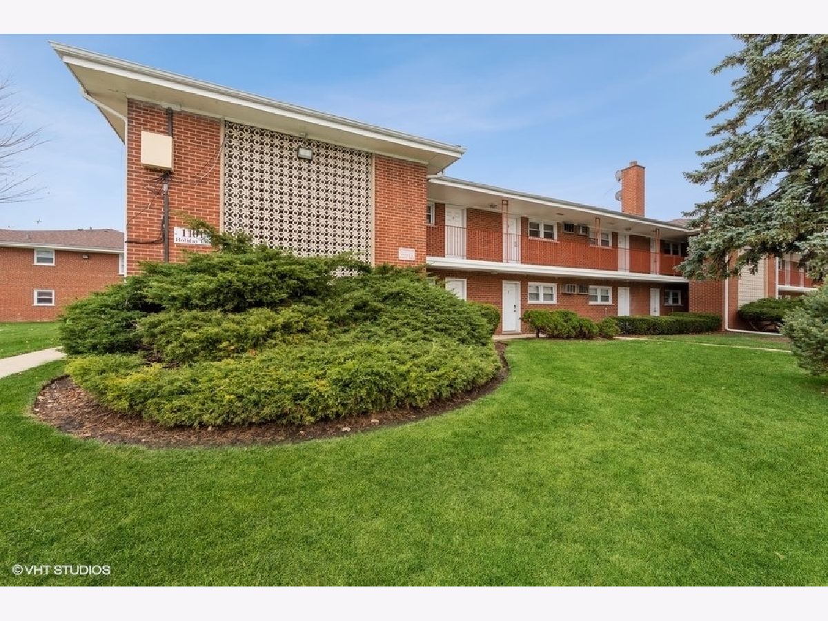 Condominiums Sold Holiday Lane Des Plaines Illinois, 1101 Holiday