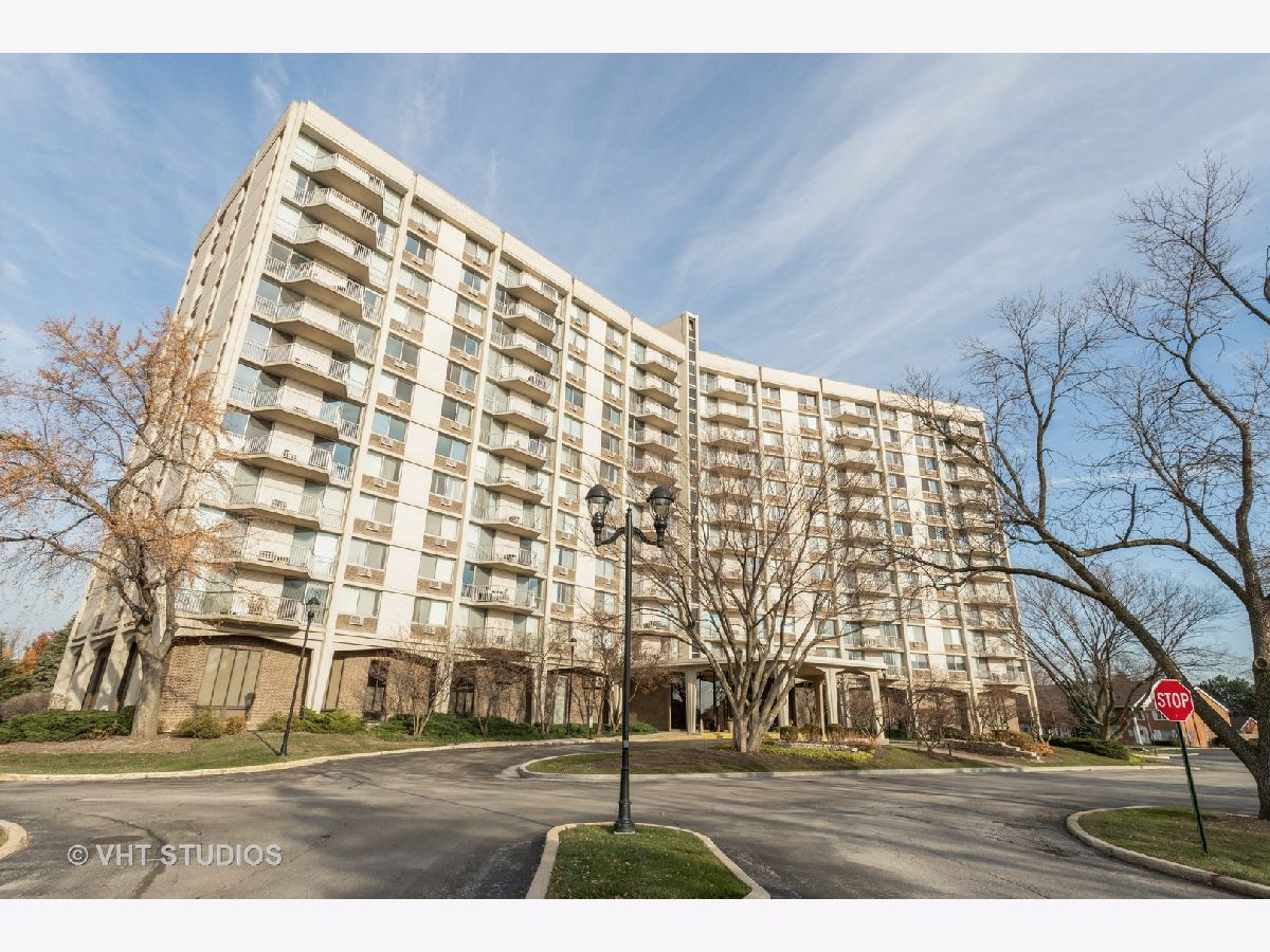 Oak Brook Towers Oak Brook IL, Condos & Townhomes For Sale & For Rent