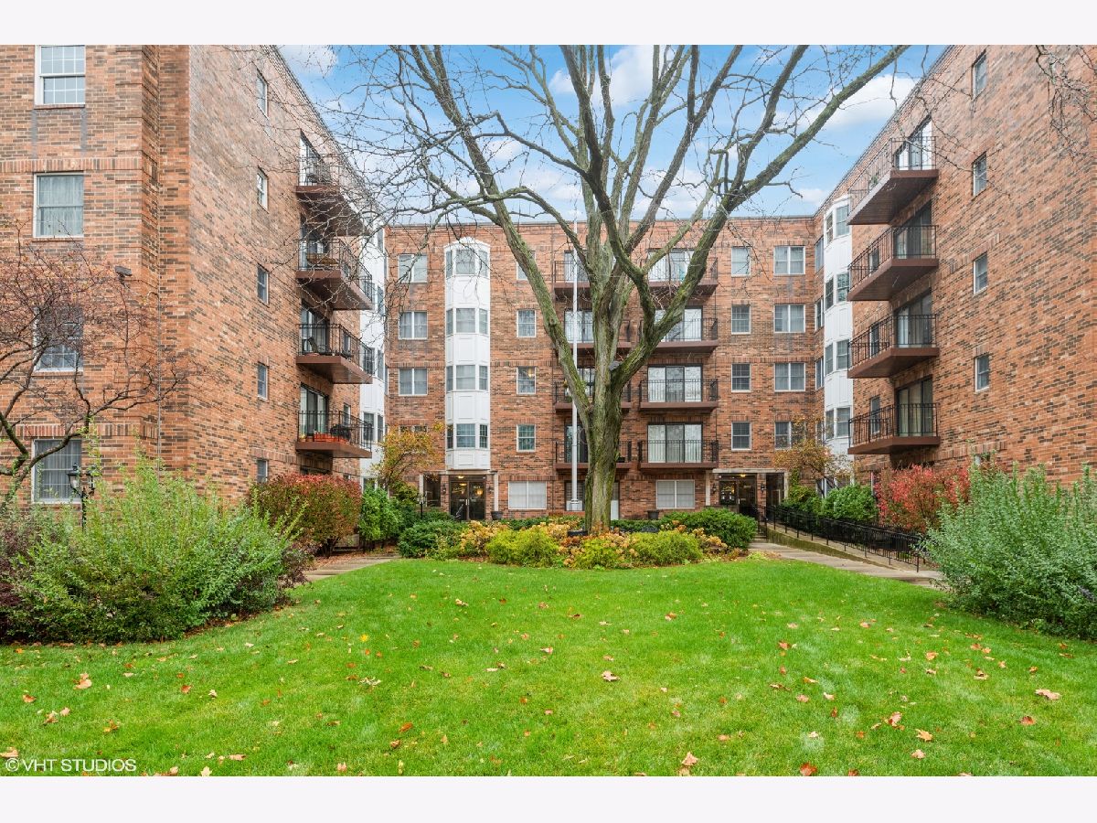Condos & Townhomes Sold Oak Court Condominiums Evanston Illinois, 1503 Oak