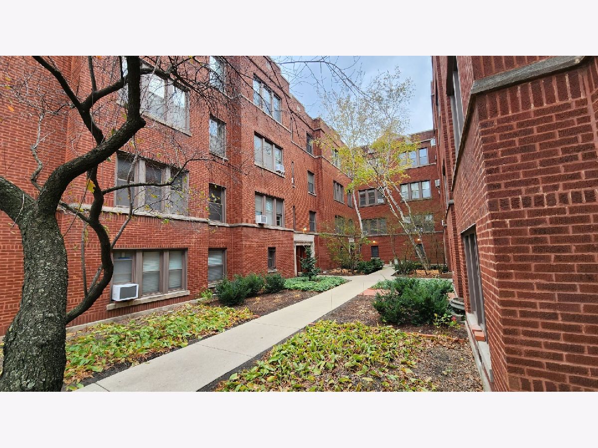 Condominiums Rented Aldine Court Chicago Illinois, 1323 Addison
