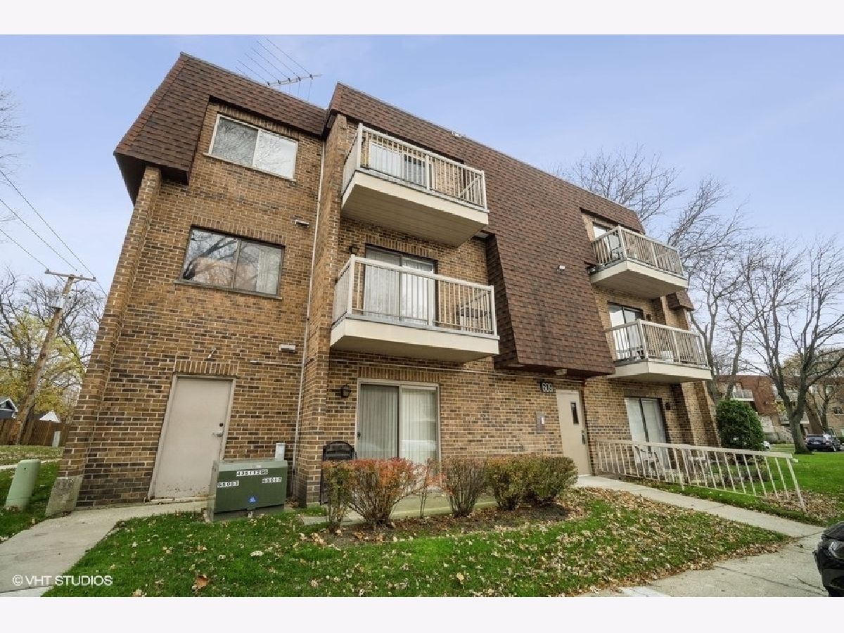 Condominiums Sold Central Village Mount Prospect Illinois, 609 Central