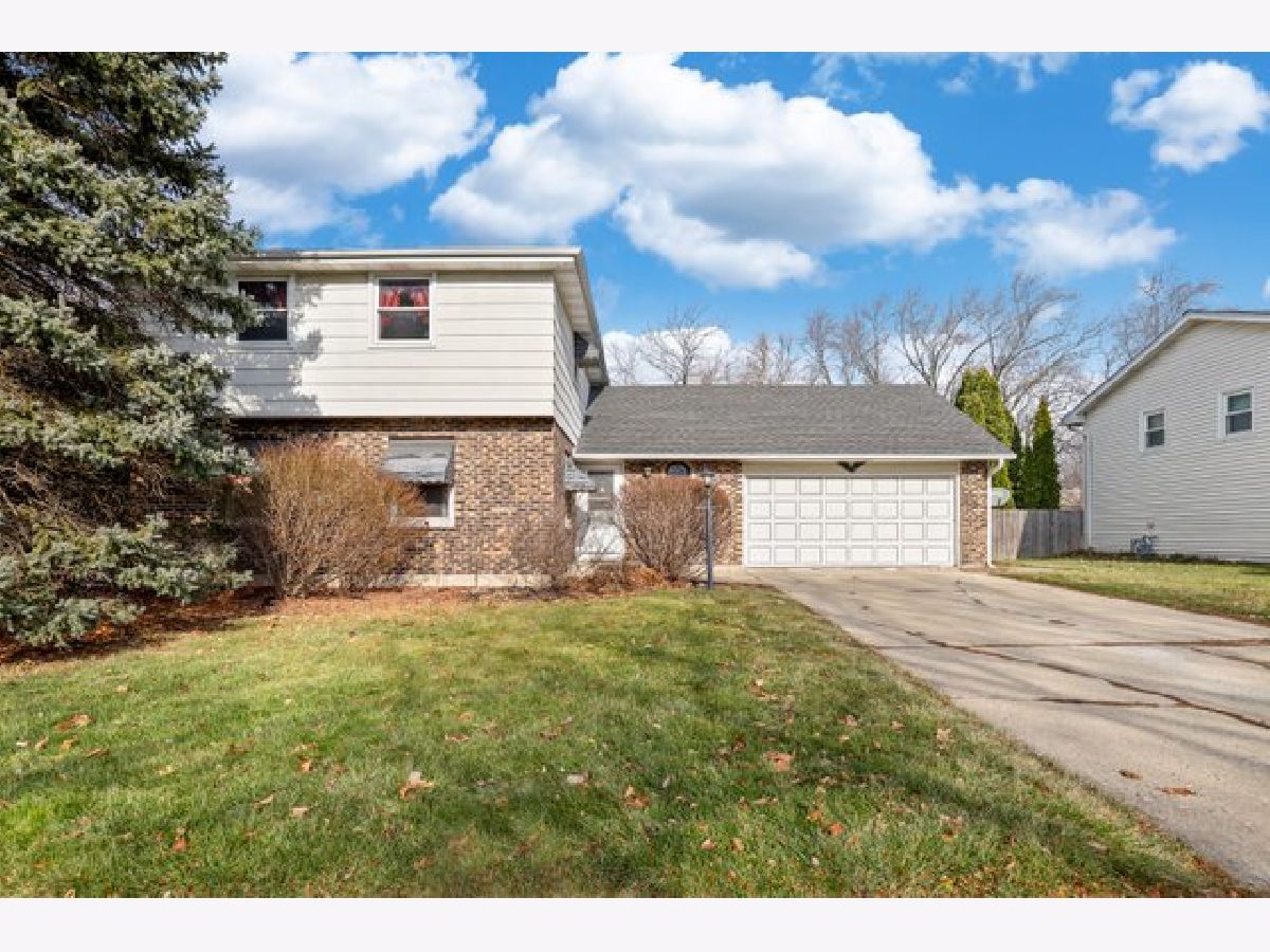 Homes & Condos & Townhomes Sold Hanover Gardens Hanover Park Illinois, 2050 Osage