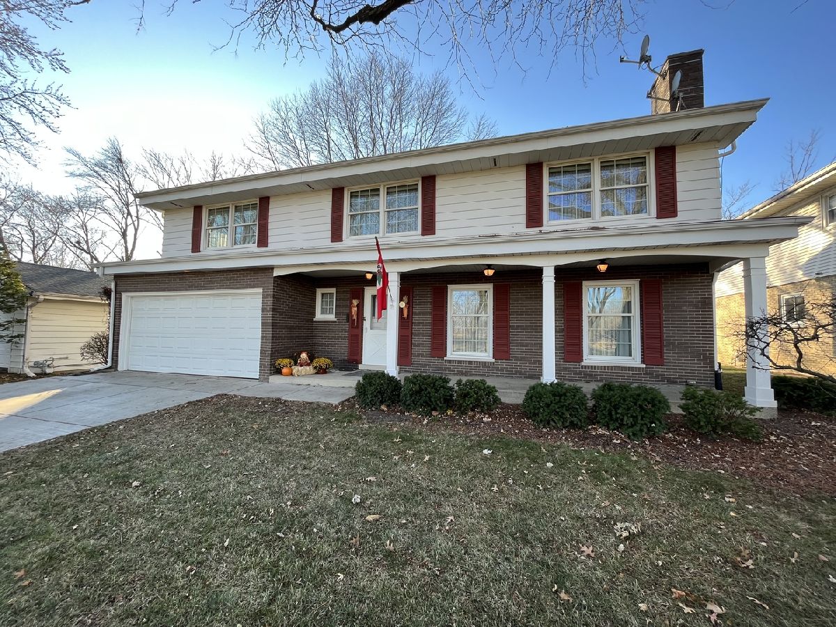 Homes & Condominiums Sold Flossmoor Hills Flossmoor Illinois, 706 Central Park