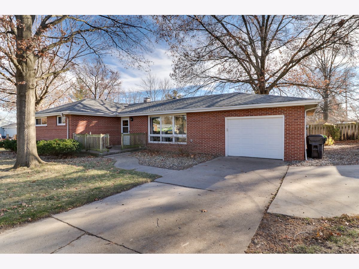 Homes & Condos & Townhomes Sold Cedarside Clinton Illinois, 40 Hickory