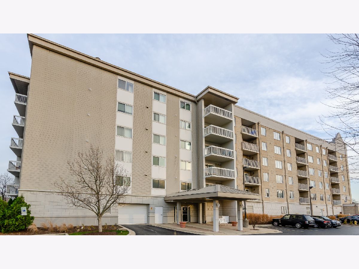 Condominiums Sold York Brook Lombard Illinois, 2020 Saint Regis