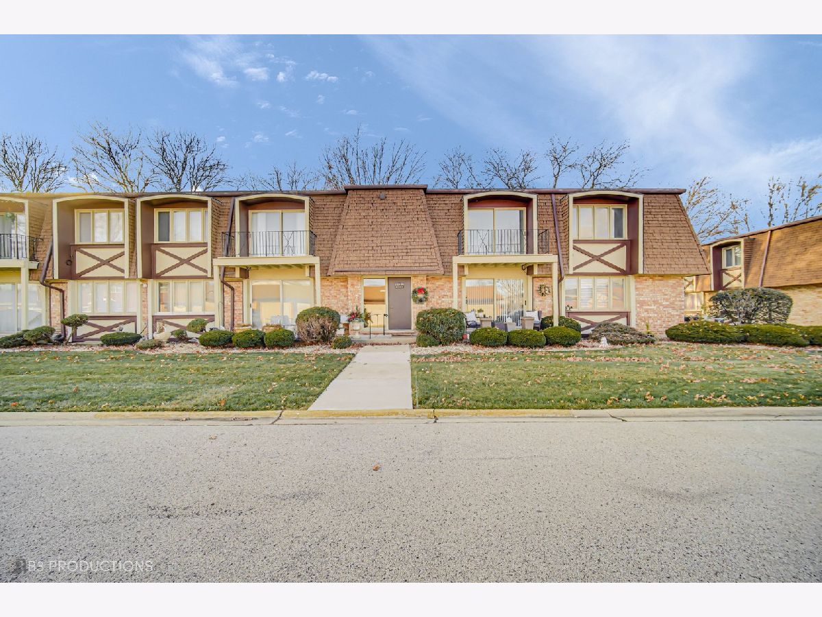 Condominiums Sold Park Place Crestwood Illinois, 12750 Carriage