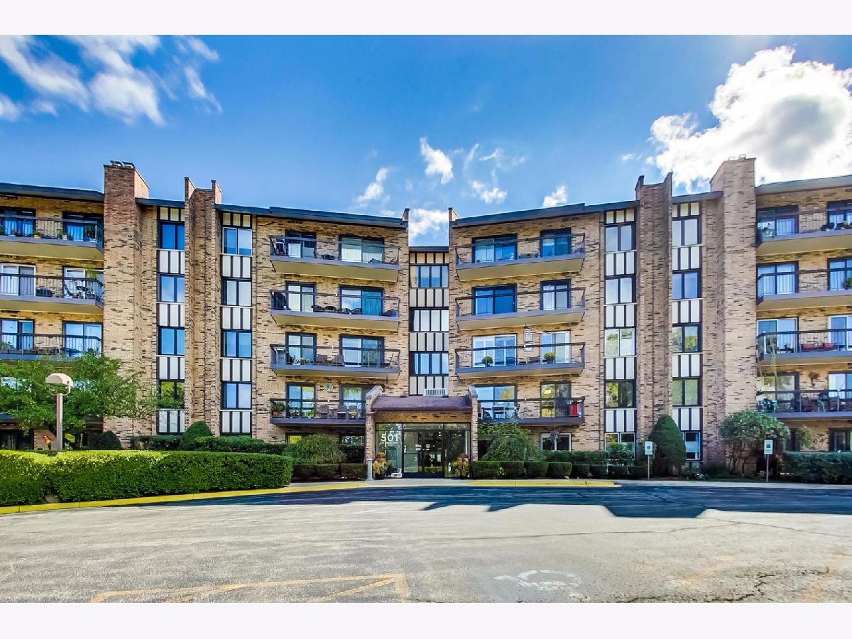 Lake Hinsdale Village Willowbrook IL, Condos & Townhomes For Sale & For