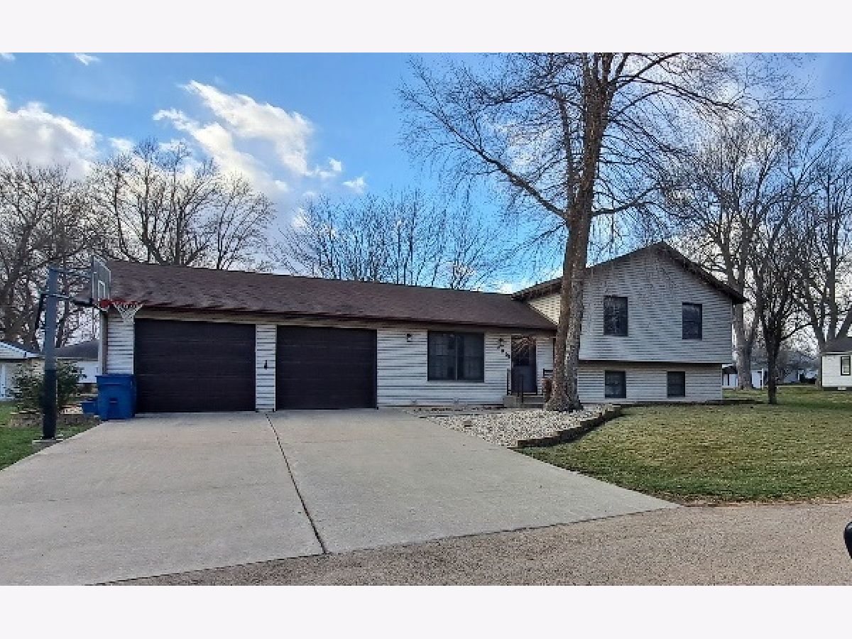  Sold Cherry Illinois, 205 Steele