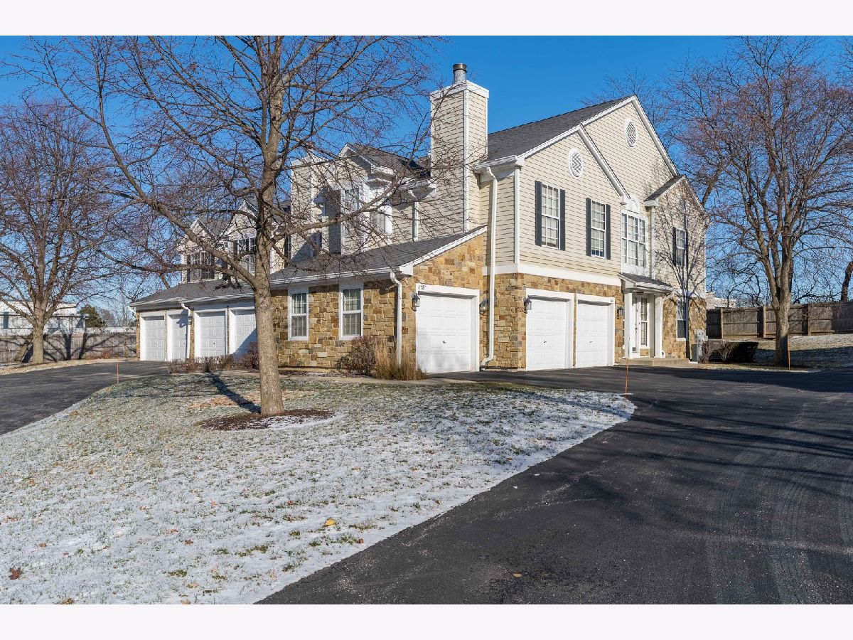 Townhomes & Condos Rented Carriages Of Grosse Pointe Vernon Hills Illinois, 658 Portage