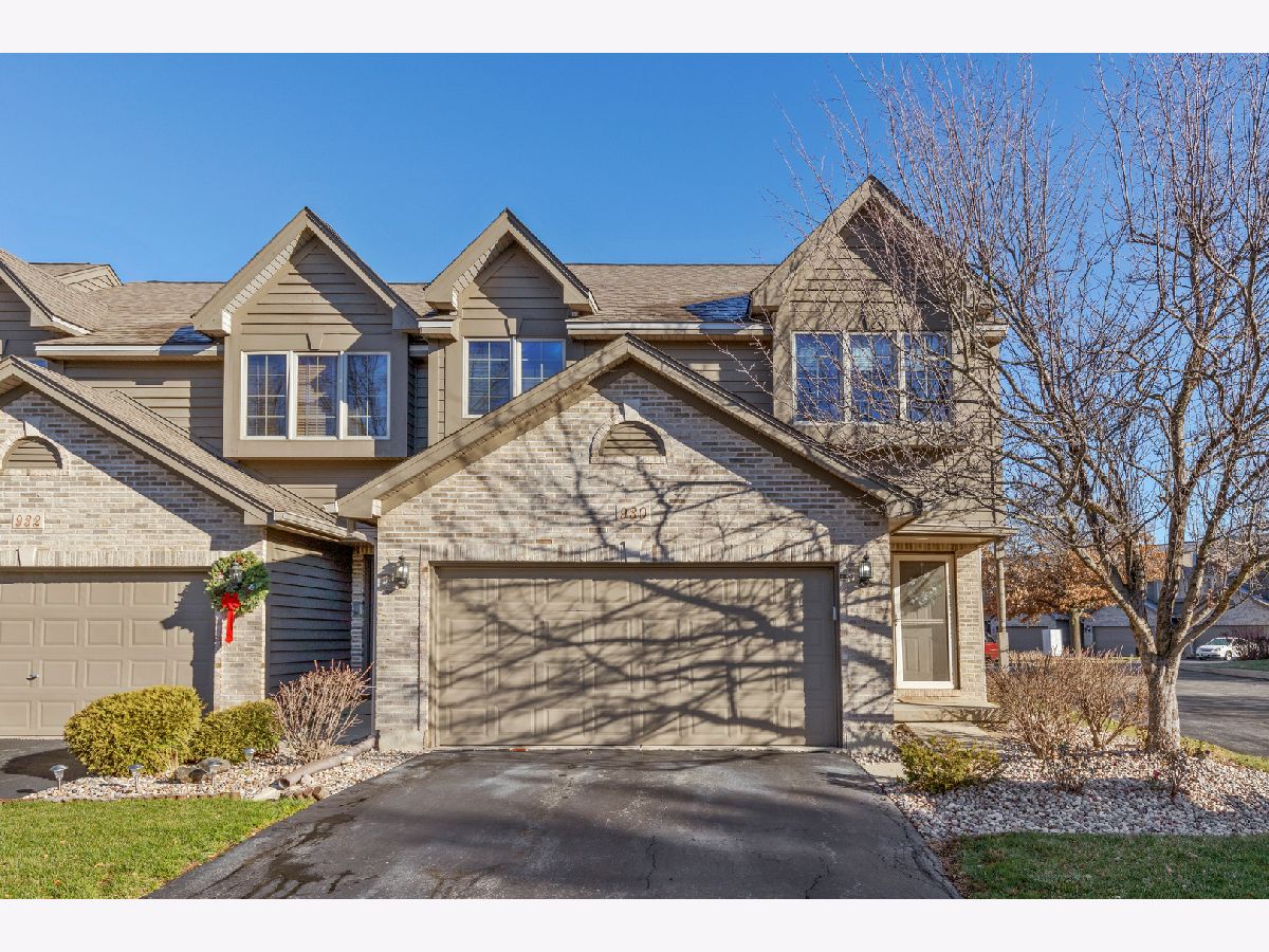 Townhomes Sold Pine Meadows Elgin Illinois, 930 Ascot