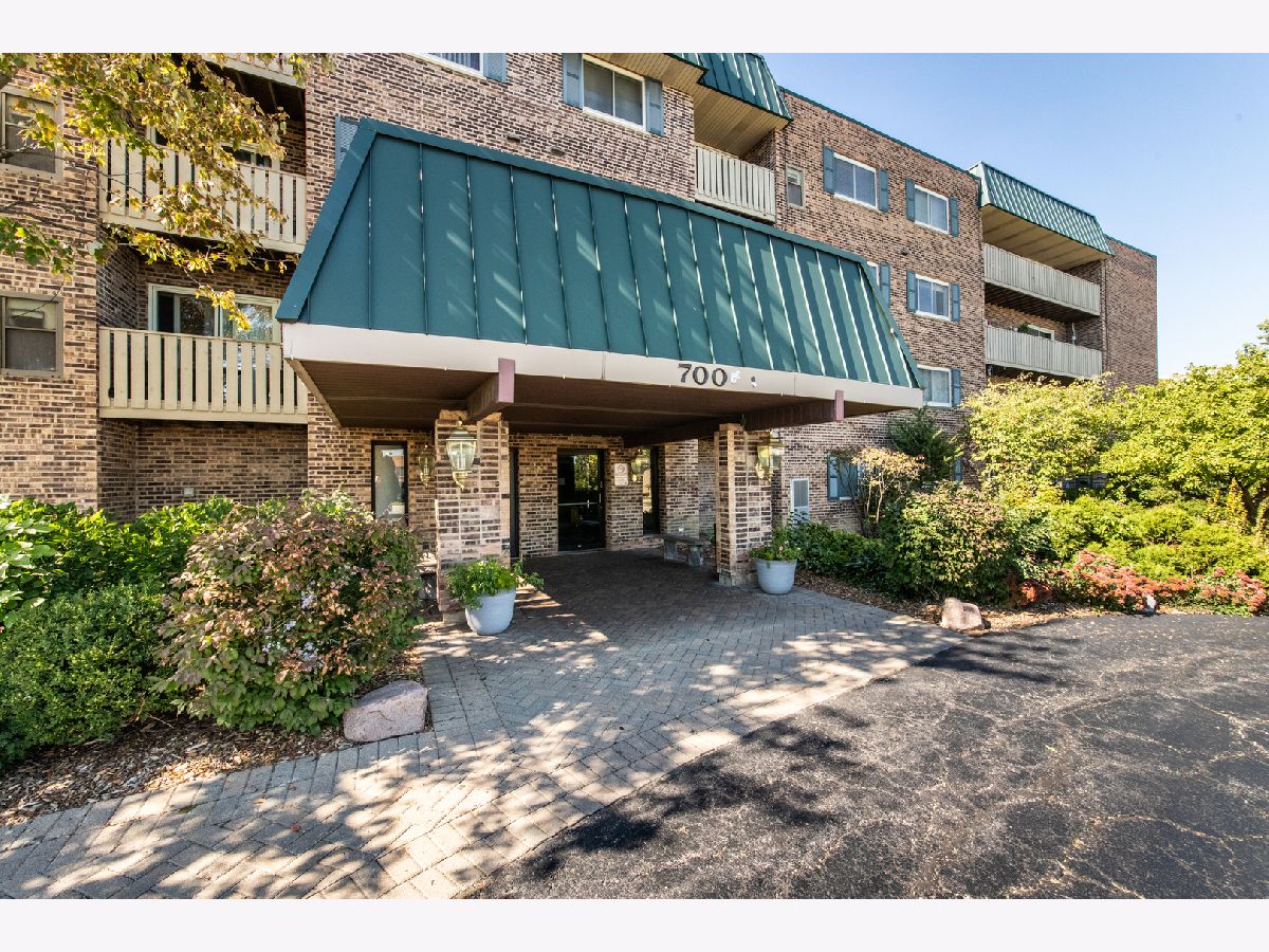 Condominiums Rented 12 Oaks Elk Grove Village Illinois, 700 Perrie