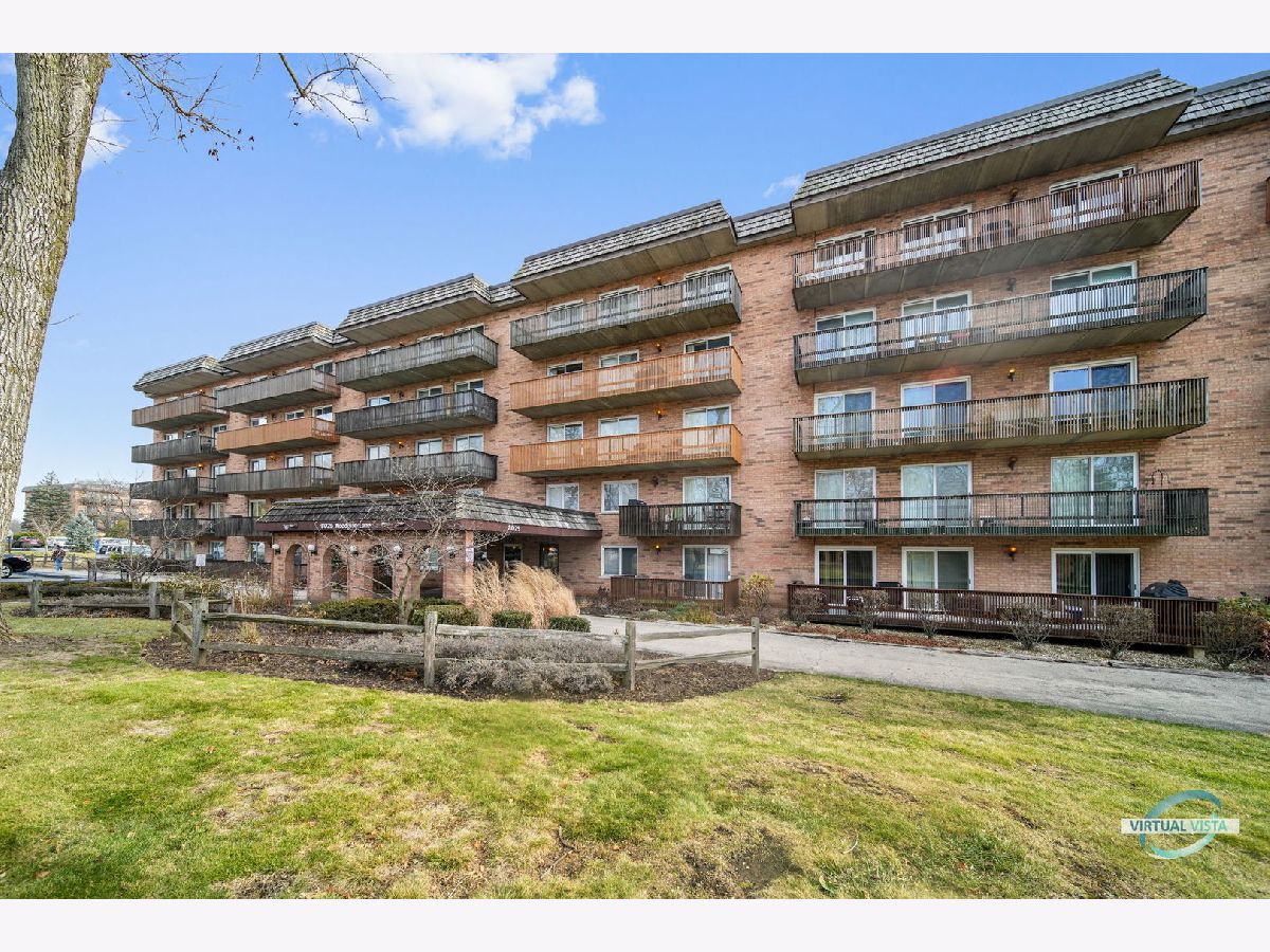 Lake In The Woods Downers Grove IL, Condominiums & Homes For Sale & For