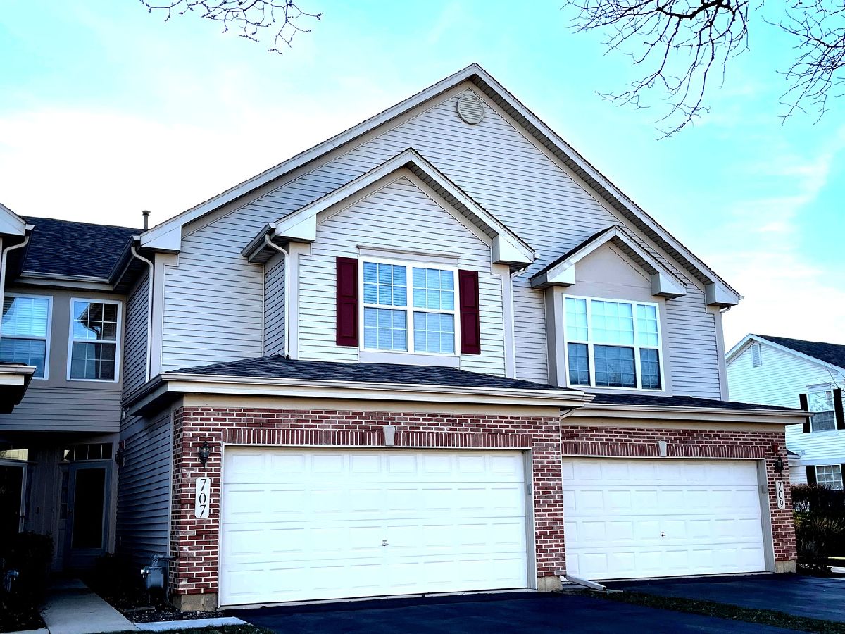 Townhomes Rented Stuarts Crossing St Charles Illinois, 707 Stuarts