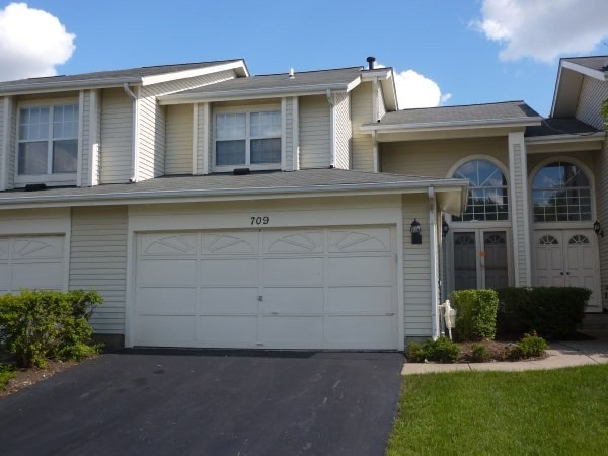 Townhomes & Homes Rented Weathersfield North Schaumburg Illinois, 709 Sturnbridge
