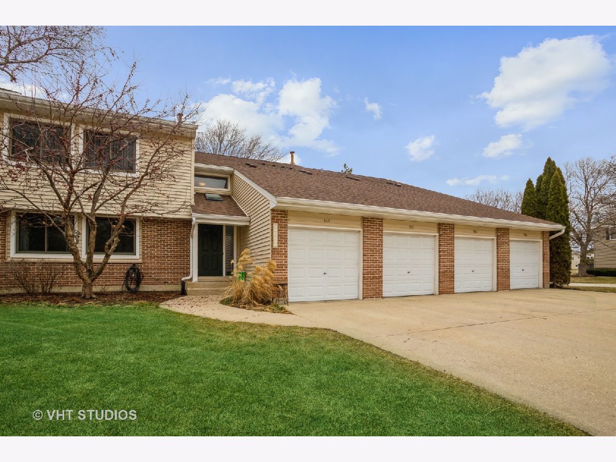 Townhomes & Condos & Homes Sold Hidden Lake Buffalo Grove Illinois, 942 Hidden Lake