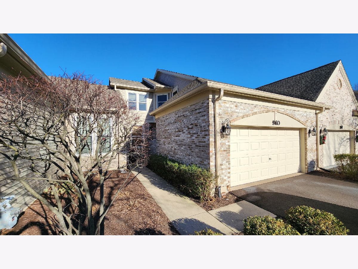Townhomes & Condos & Homes Rented The Fields Naperville Illinois, 960 Heathrow